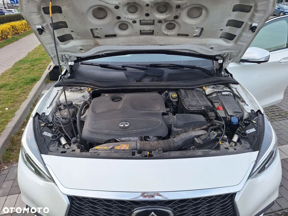 Infiniti Q30 1.6t Premium 7DCT - 36