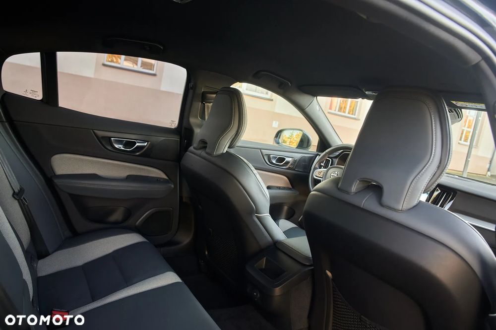 Volvo S60 B4 B R-Design - 7