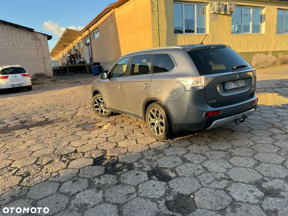 Mitsubishi Outlander 2.0 Intense 4WD CVT - 13