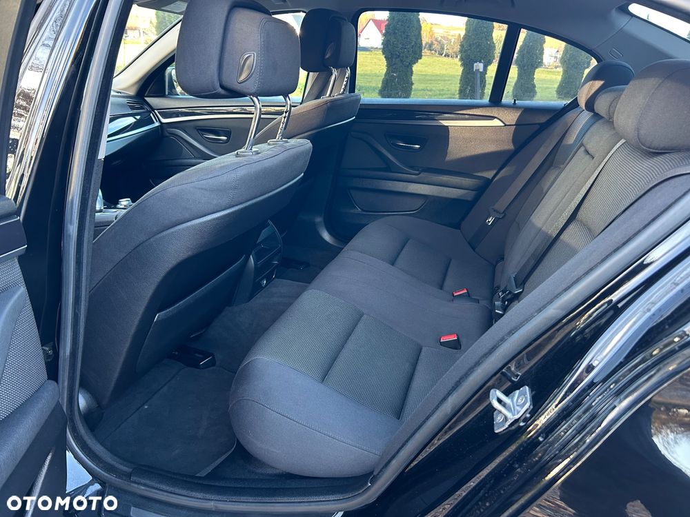 BMW Seria 5 520d Luxury Line - 9