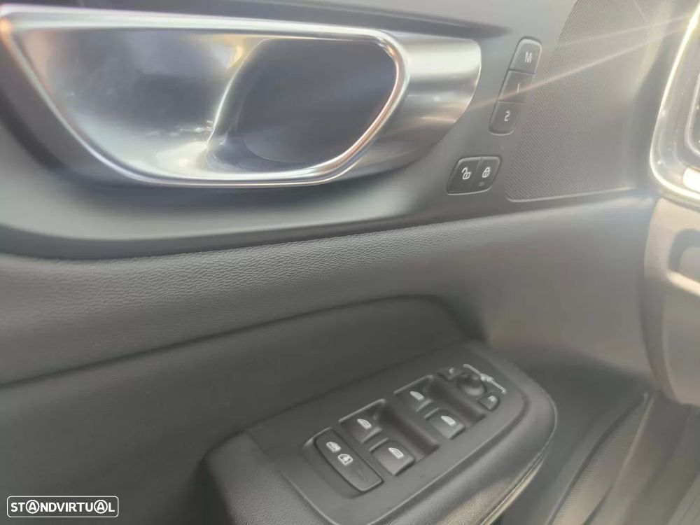 Volvo V60 2.0 T6 AWD TE Plus Bright — fotografia 15
