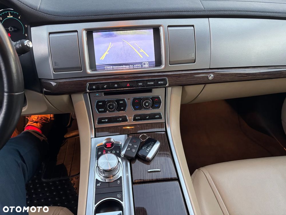 Jaguar XF 2.2 D Premium Luxury - 16