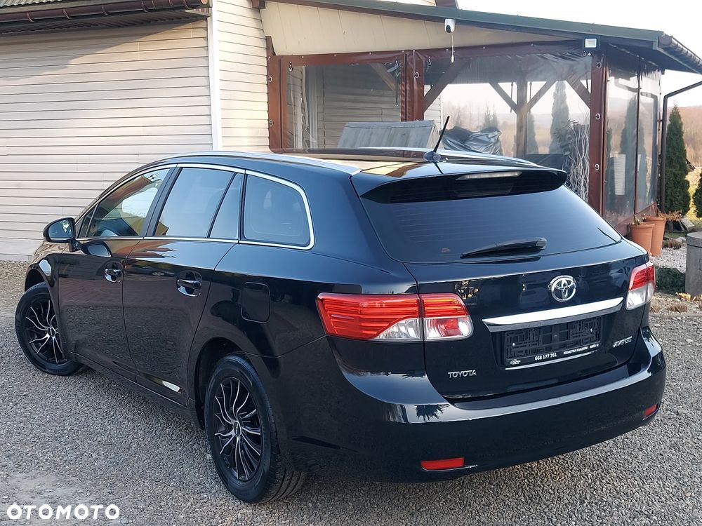 Toyota Avensis - 15
