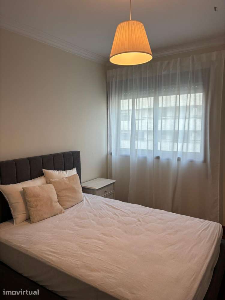 Apartamento com 1 quartos - localizado em Porto - Grande imagem: 2/10