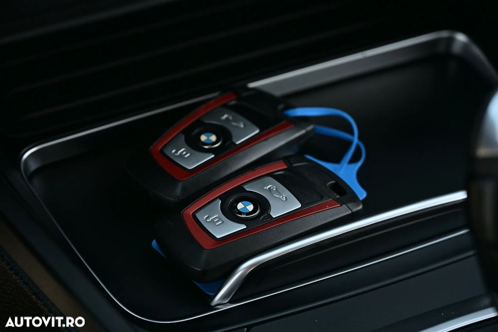 BMW Seria 3 320d Aut. Sport Line - 31