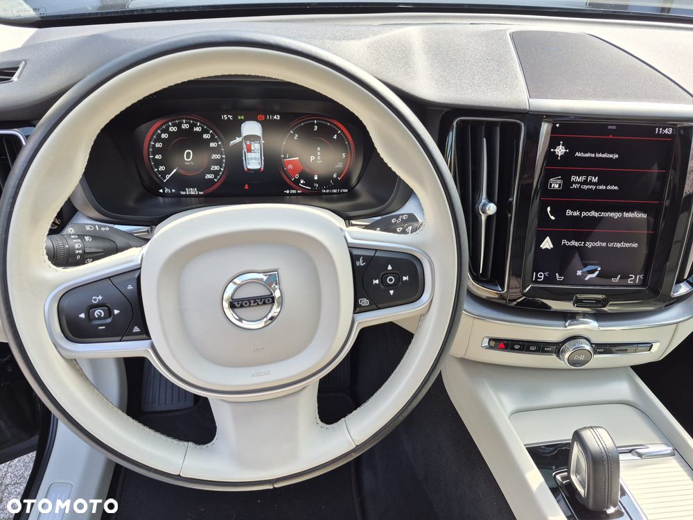 Volvo XC 60 B4 D AWD Momentum Pro - 4