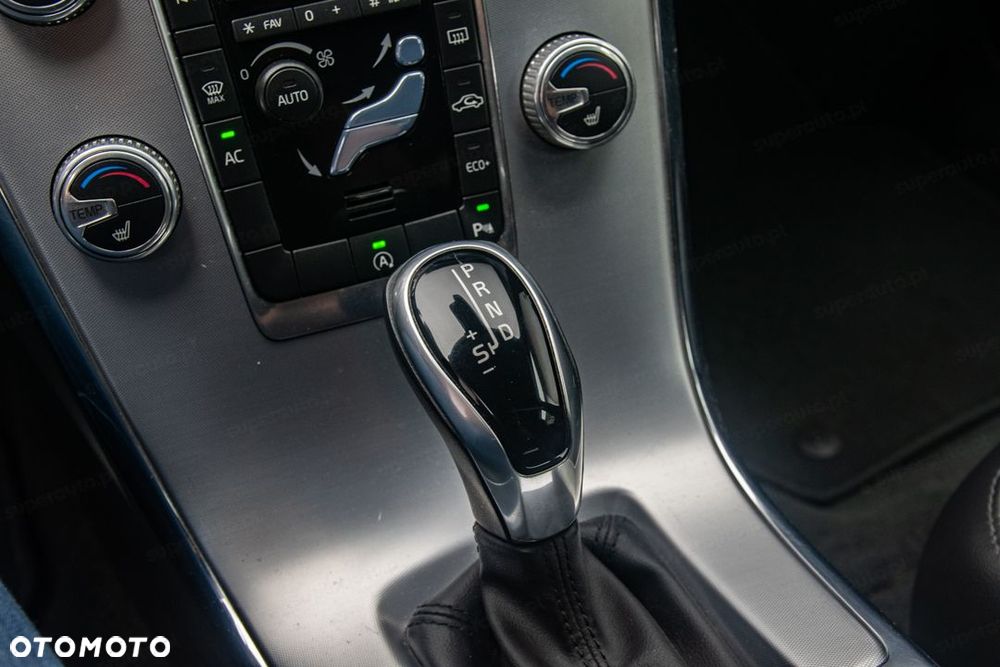 Volvo XC 60 D4 Geartronic Momentum - 27