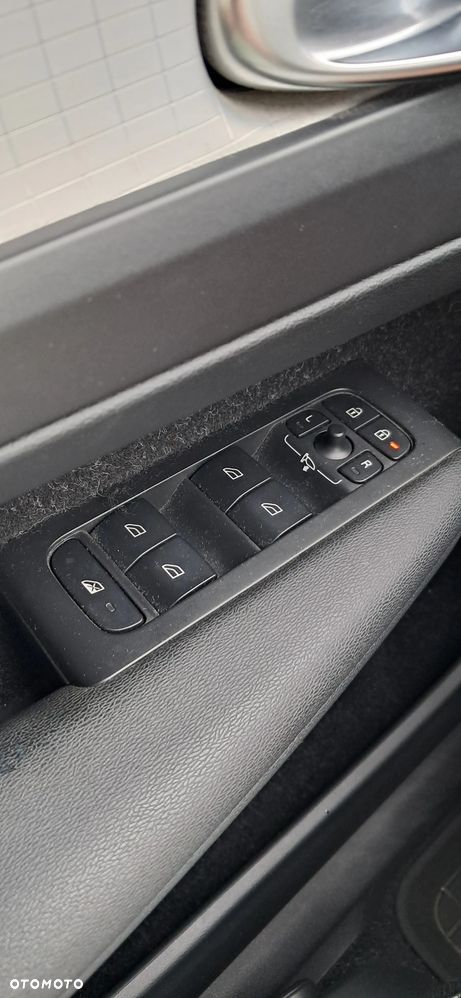 Volvo XC 40 D3 AWD Momentum Pro - 19