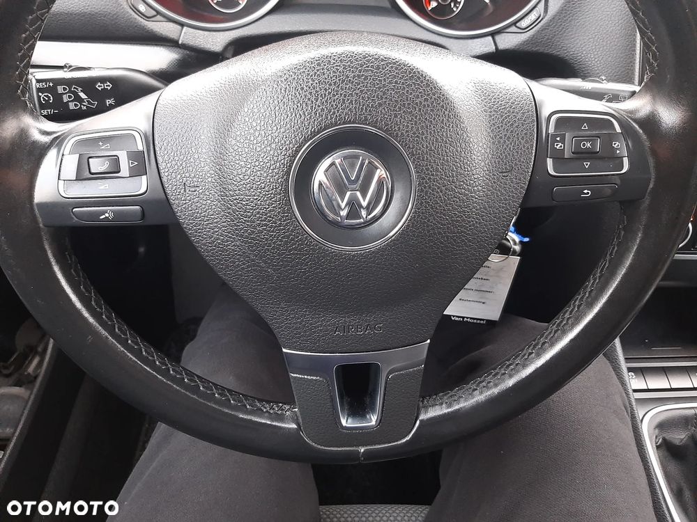 Volkswagen Golf 1.6 TDI DPF Highline - 14
