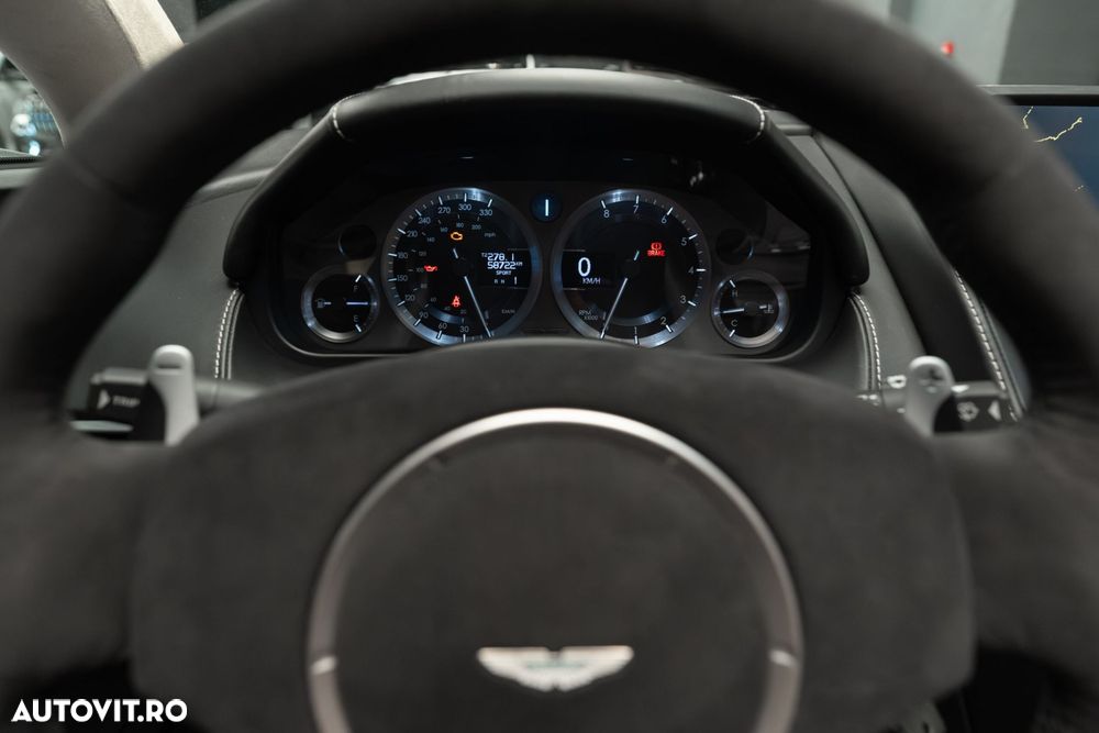 Aston Martin V8 Vantage - 24