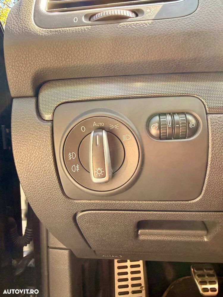 Volkswagen Golf - 8