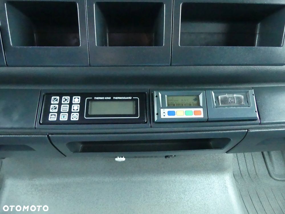 MAN TGA 26.400 6x2 / CHŁODNIA / EURO 4 / KABINA SYPIALNA / - 32