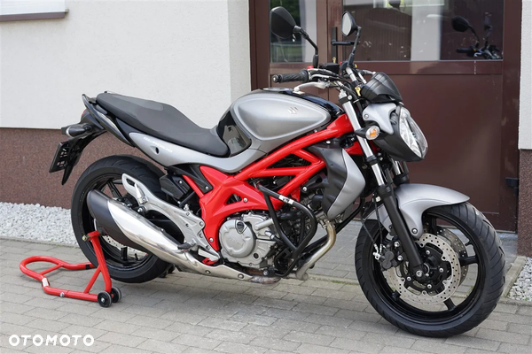 Suzuki Gladius