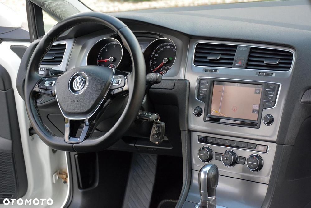 Volkswagen Golf 1.6 TDI BlueMotion Technology DSG Lounge - 25