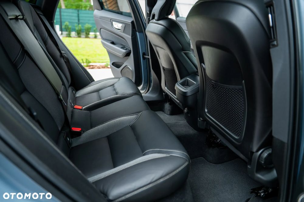 Volvo XC 60 B4 D Plus Dark - 16