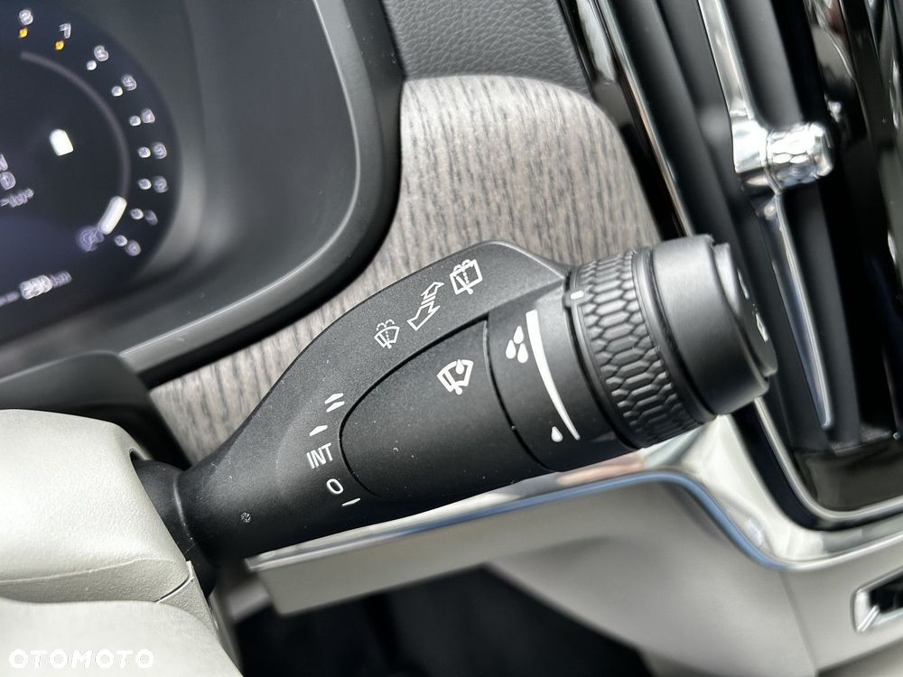 Volvo V90 Cross Country - 25