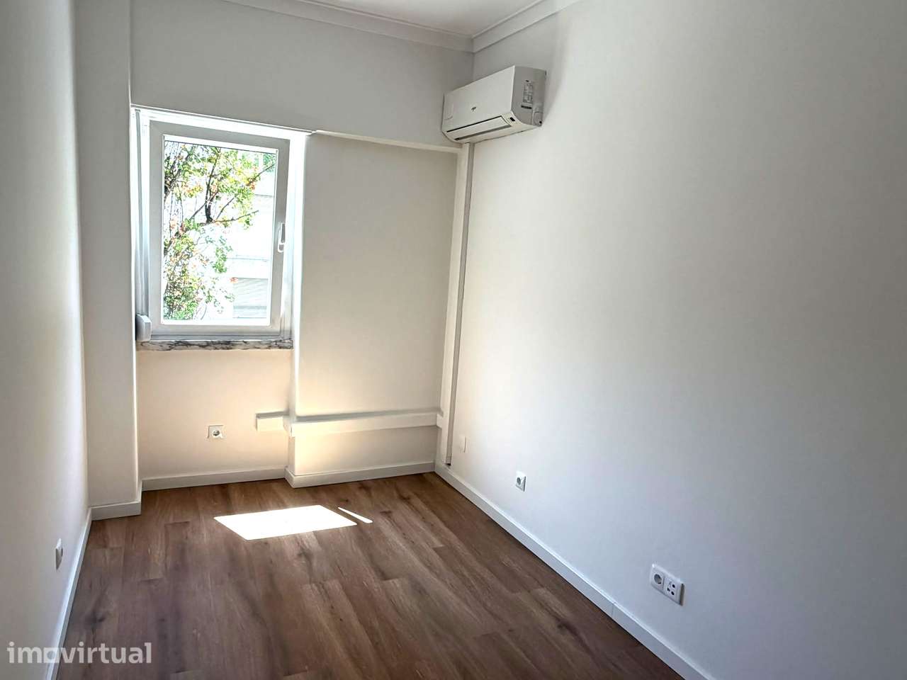 Apartamento T2 com varanda e ar condicionado nas Avenidas Novas - Grande imagem: 4/17
