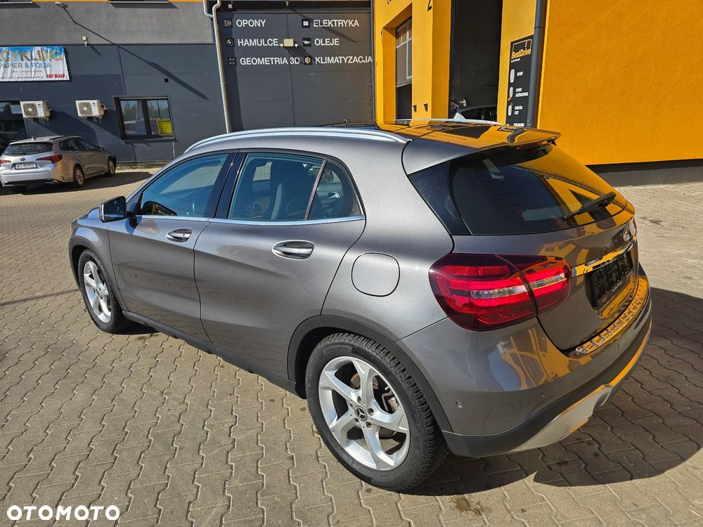 Mercedes-Benz GLA 200 d 7G-DCT - 13