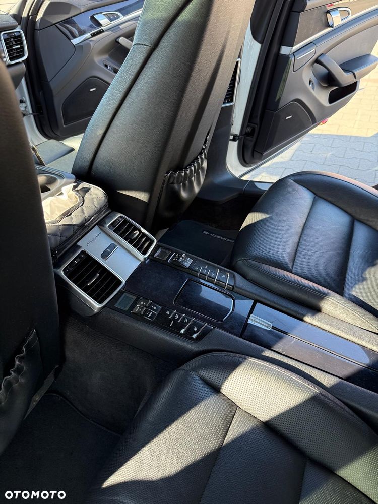 Porsche Panamera - 21