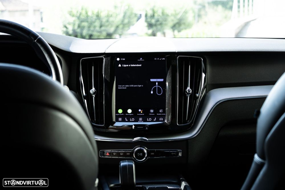 Volvo XC 60 2.0 B4 R-Design Geartronic - 38