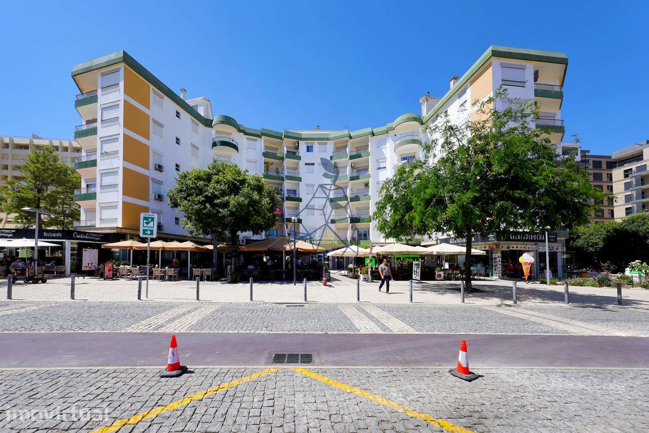 Apartamento T1 Renovado com Vista Mar na Praia da Rocha - Grande imagem: 2/40