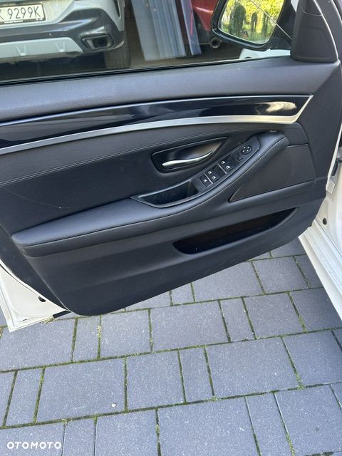 BMW Seria 5 520d xDrive - 12