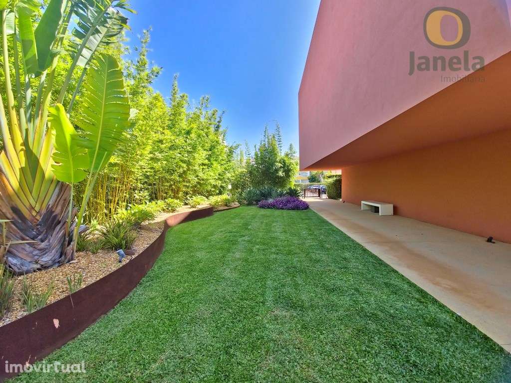 Luxuoso T3 com jardins exuberantes, piscina, dois lugares garagem -... - Grande imagem: 3/46