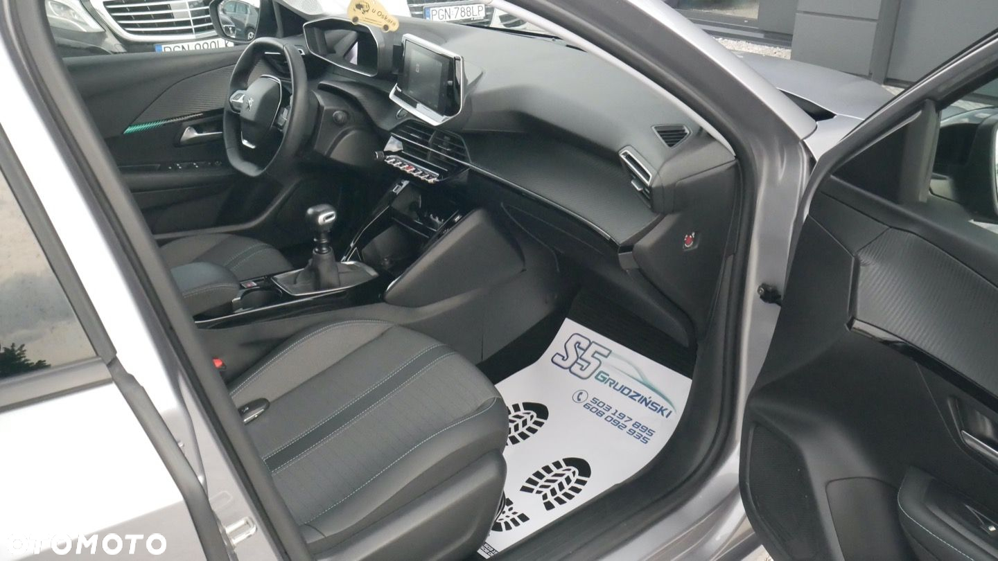 Peugeot 208 - 12