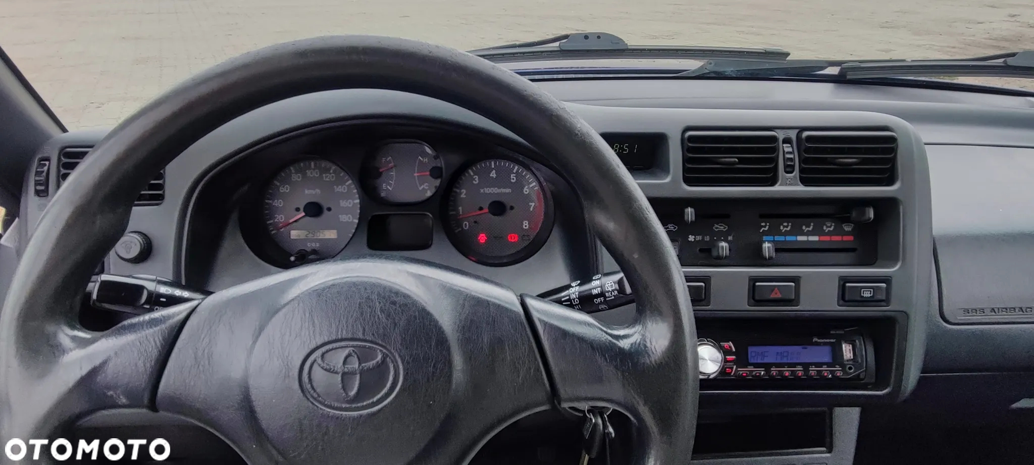 Toyota RAV4 2.0 - 9