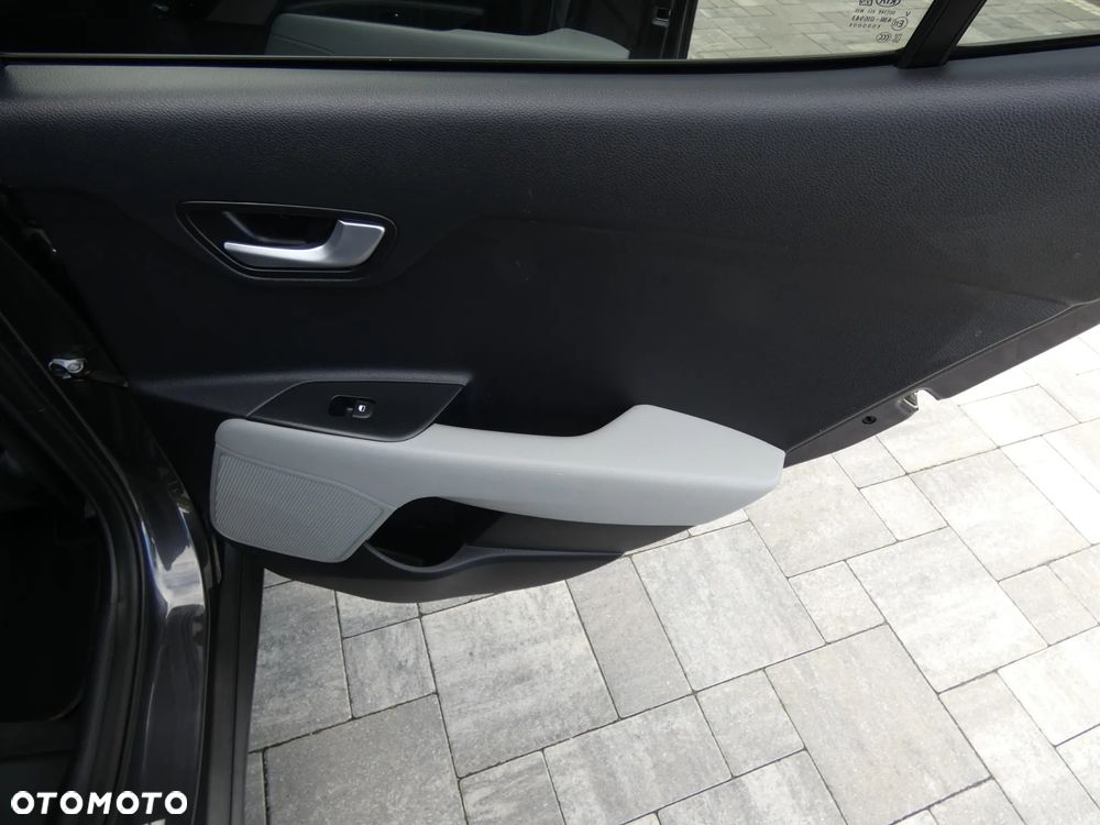 Kia Stonic - 34