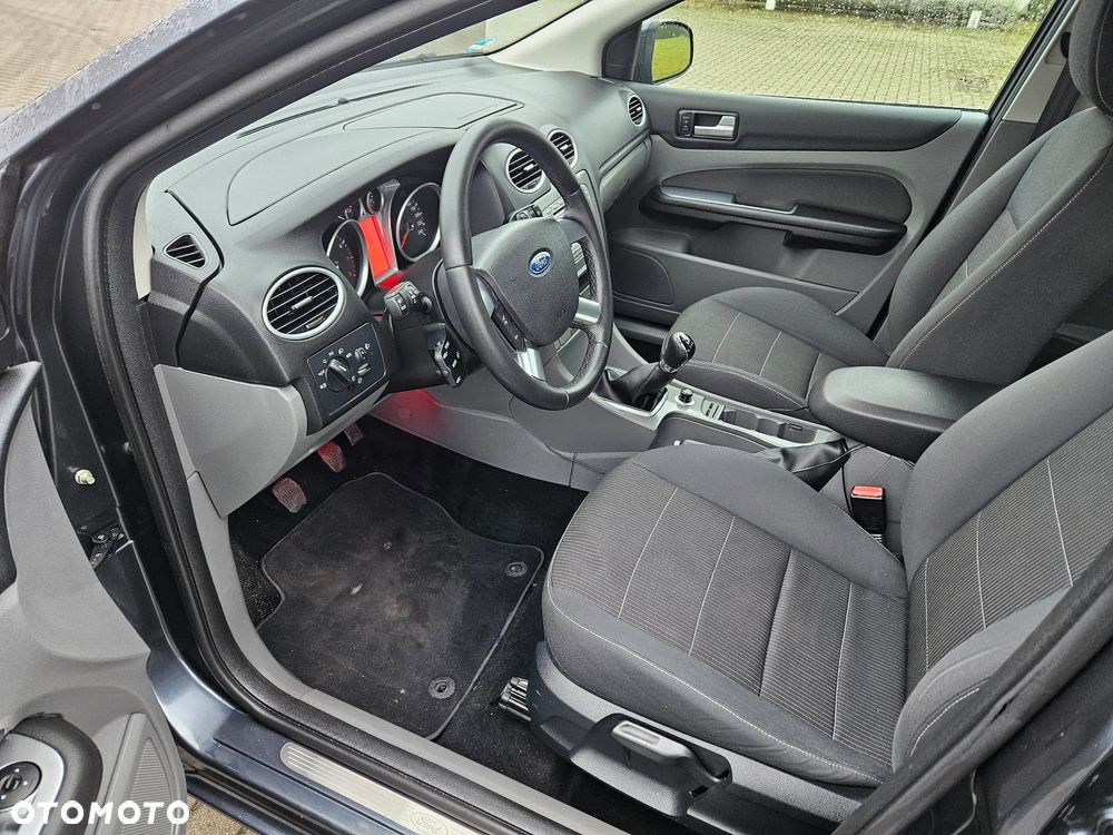Ford Focus 1.8 Titanium - 23