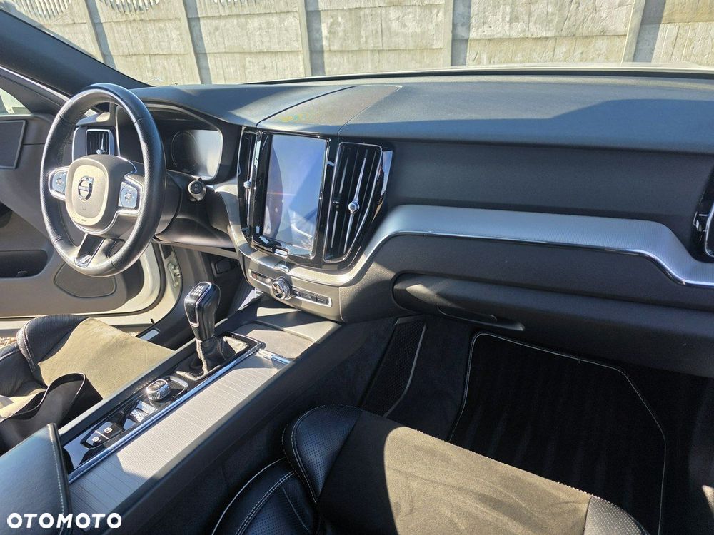 Volvo XC 60 D4 SCR AWD R-Design - 38