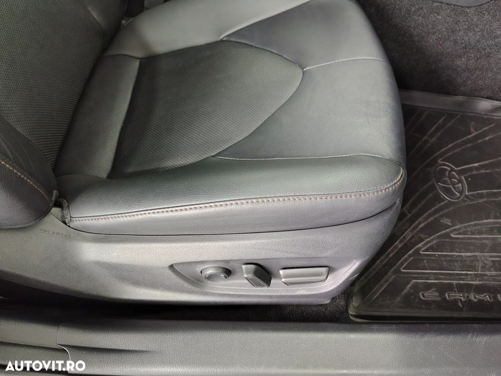 Toyota Camry 2.5 Hybrid Business - 25