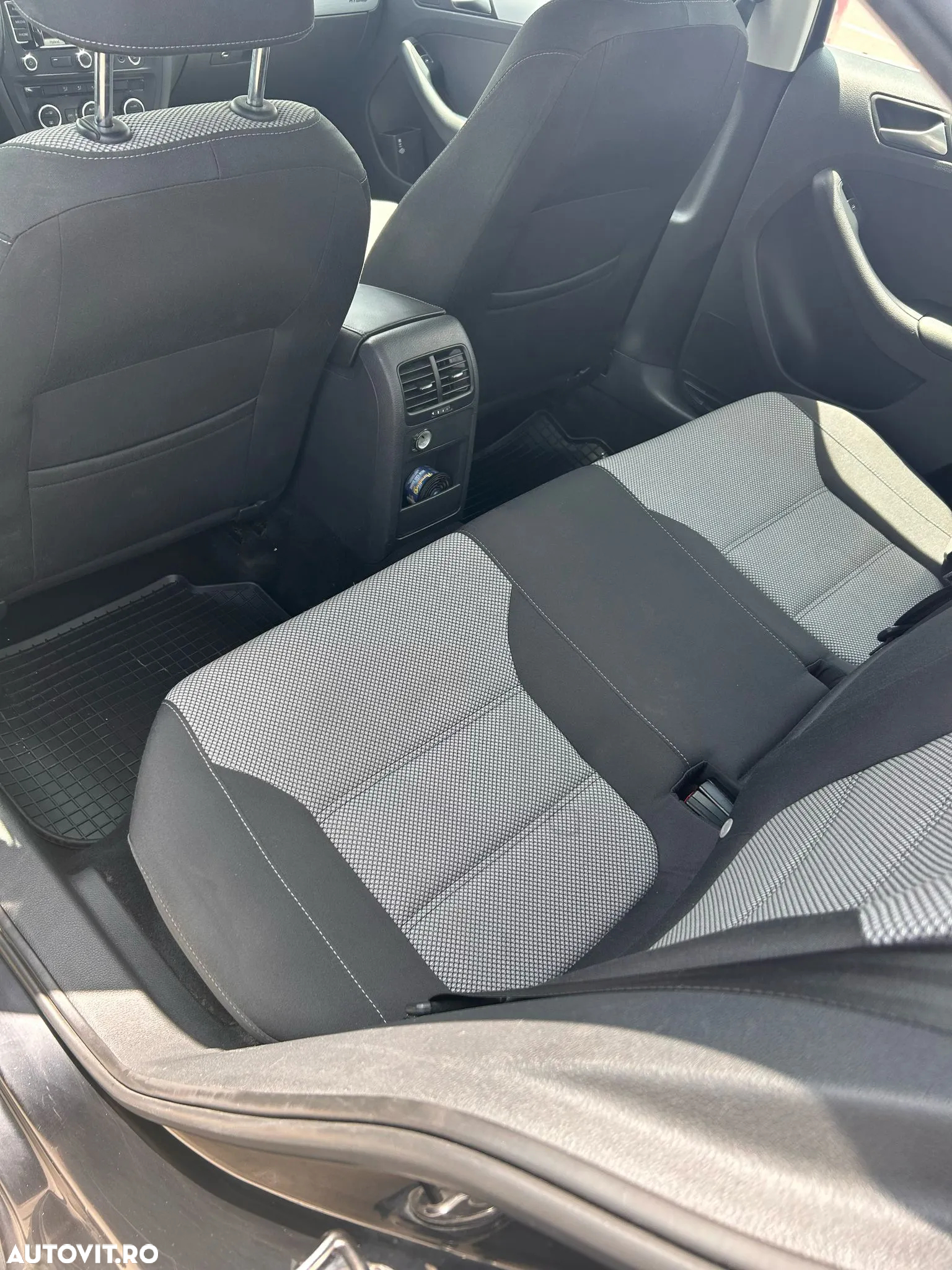 Volkswagen Jetta - 10