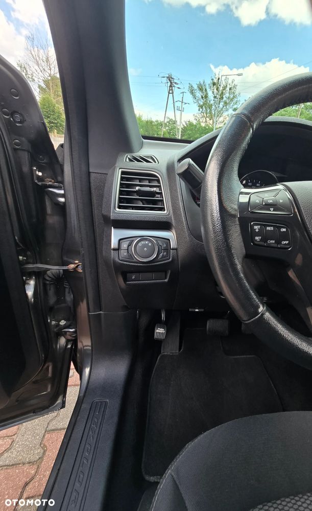 Ford Explorer - 25