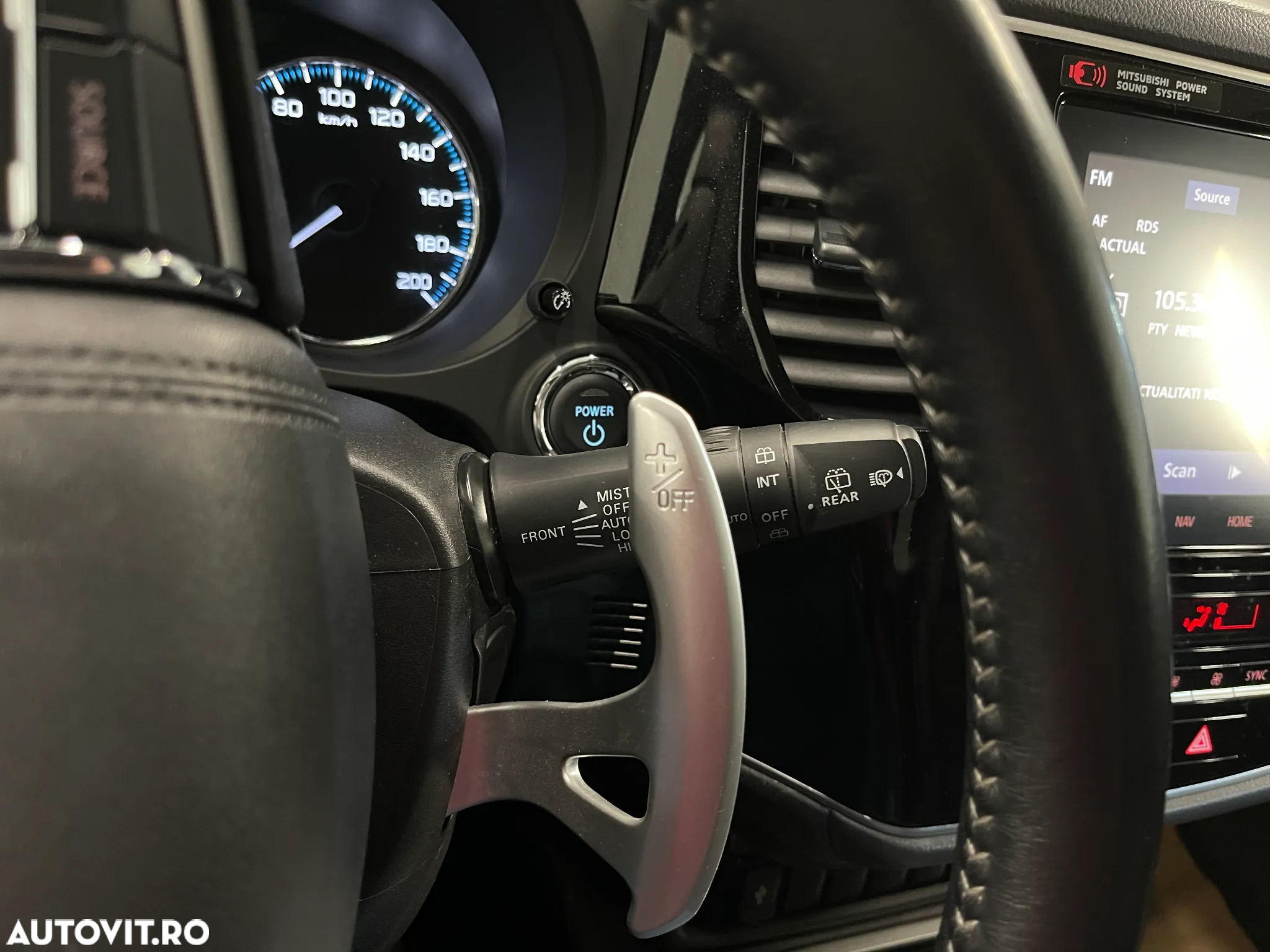 Mitsubishi Outlander - 25