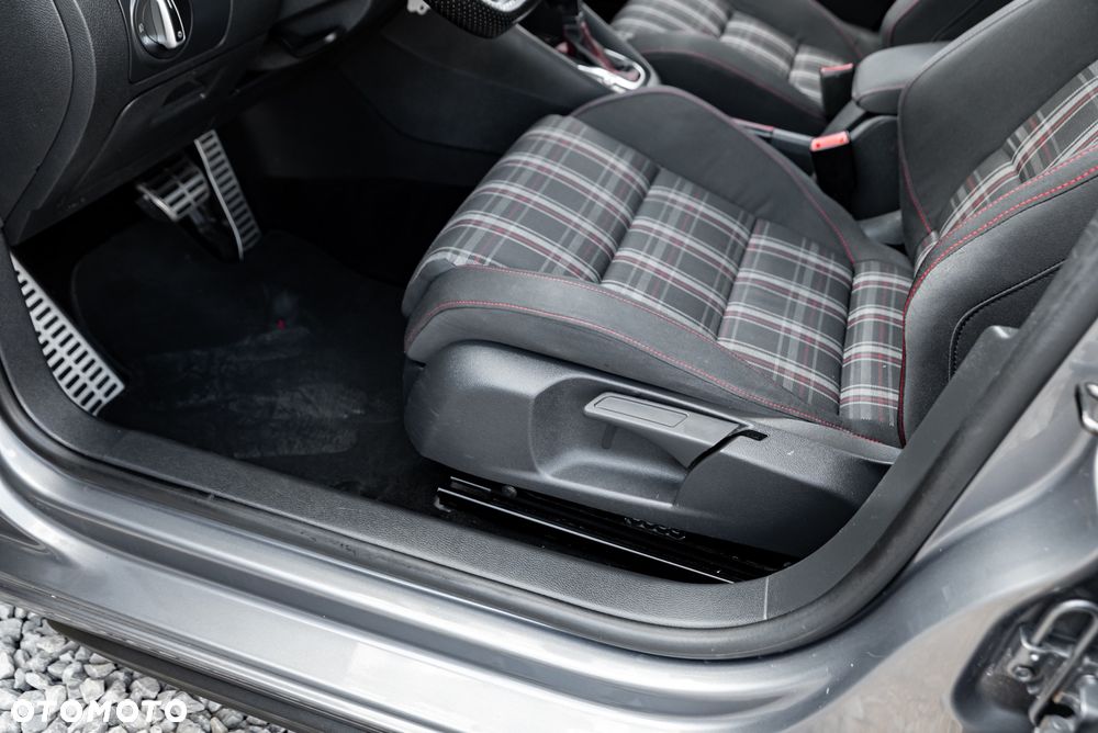 Volkswagen Golf 2.0 GTI DSG - 18
