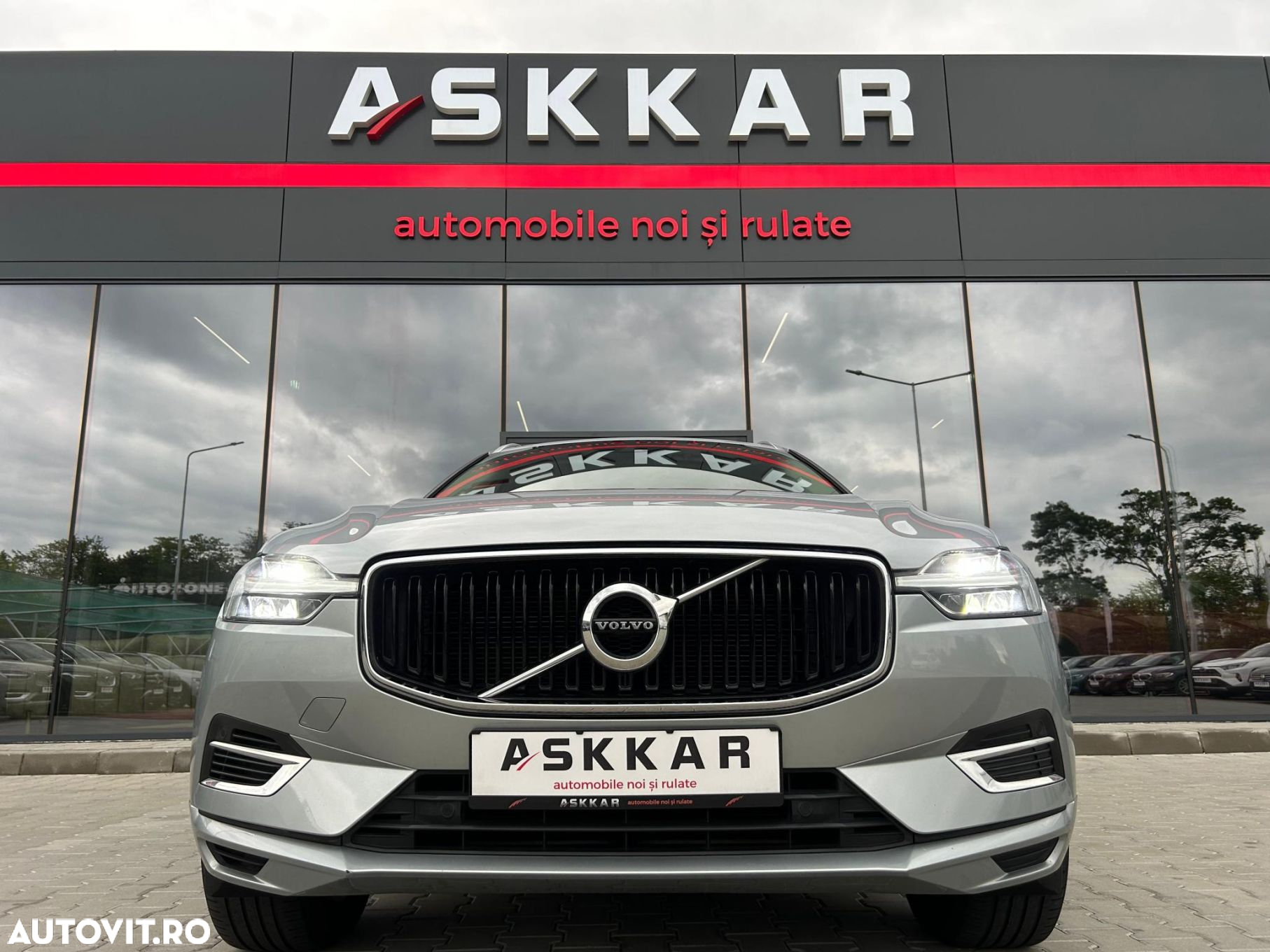 Volvo XC 60 T8 Twin Engine AWD Geartronic Momentum - 2