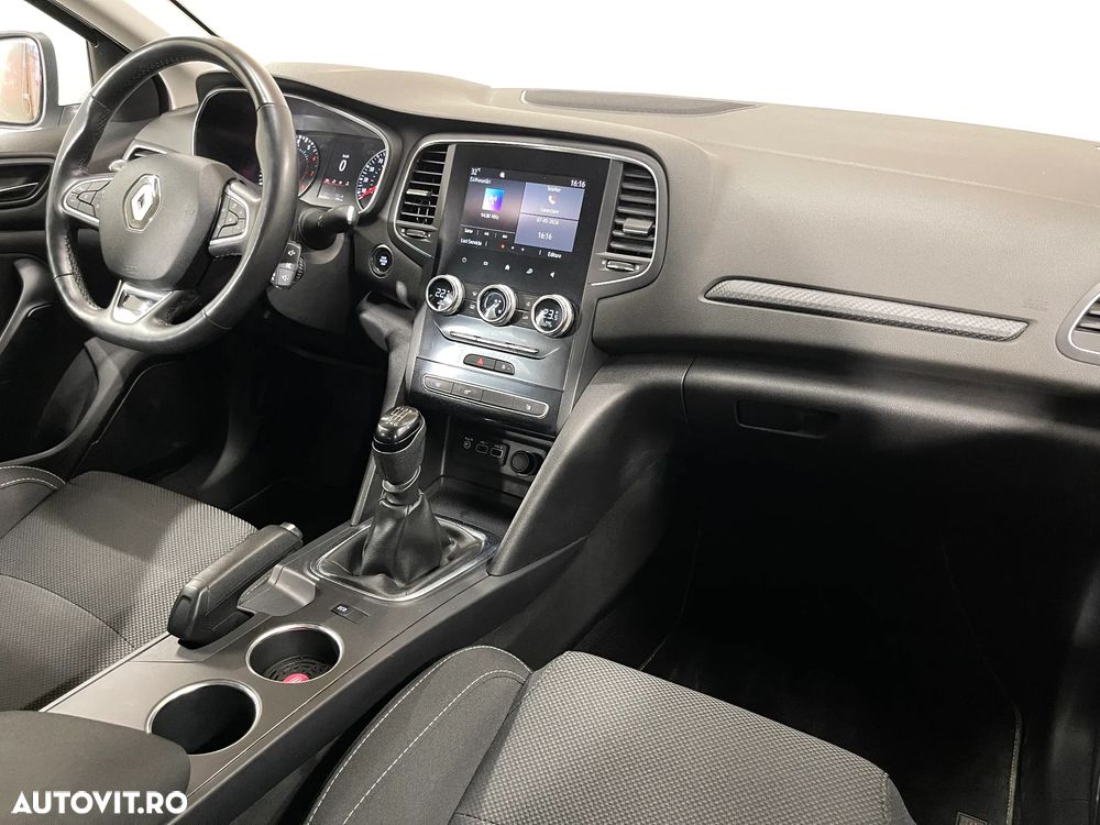 Renault Megane TCe 140 GPF Equilibre - 9