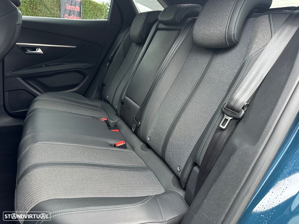 Peugeot 3008 PureTech 130 Stop & Start GPF Allure Business-Pack - 17