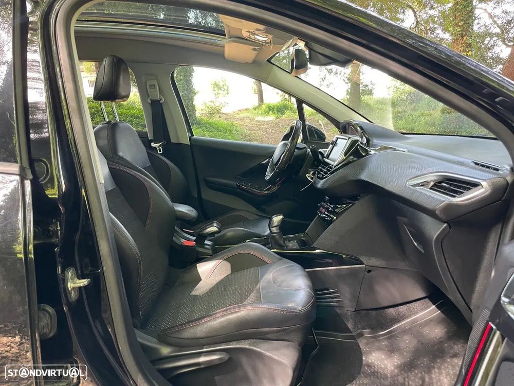 Peugeot 2008 1.2 PureTech GT Line - 22