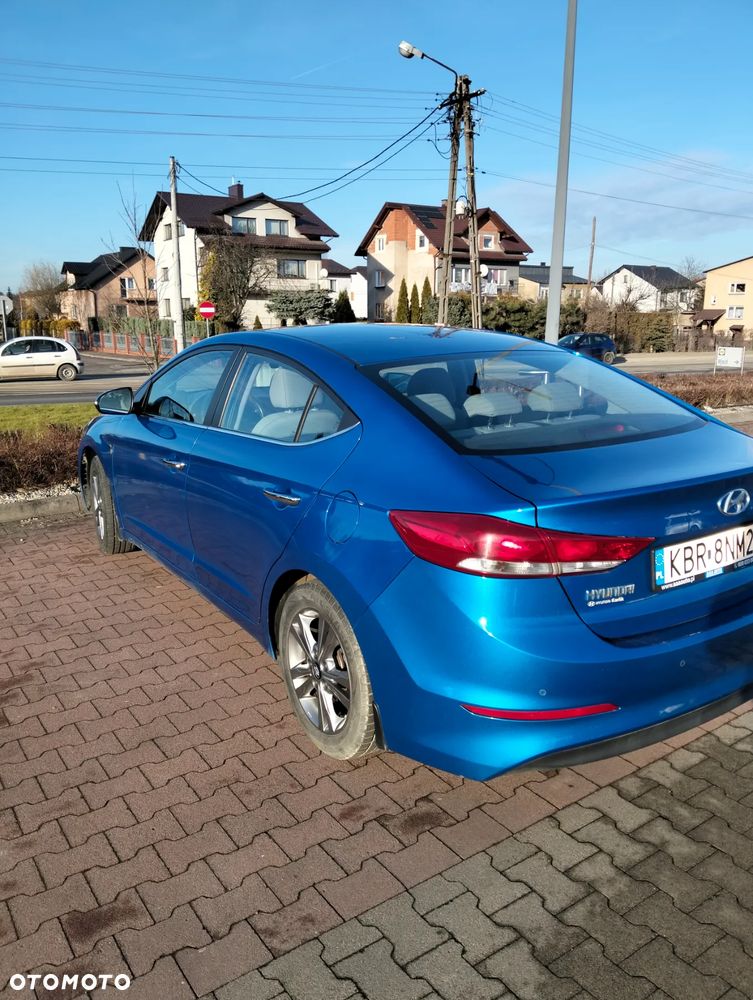 Hyundai Elantra 1.6 Comfort - 3