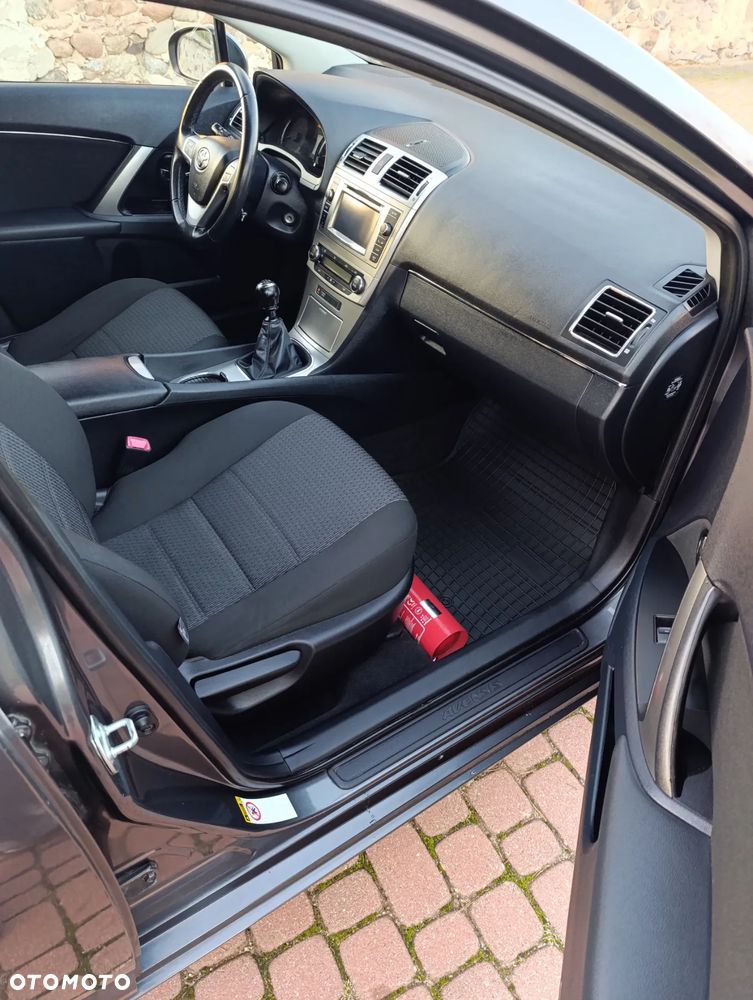 Toyota Avensis Combi 2.0 D-4D - 15