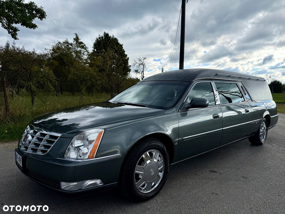 Cadillac DTS - 1