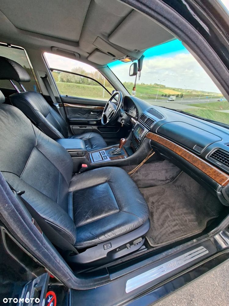 BMW Seria 7 750i - 11