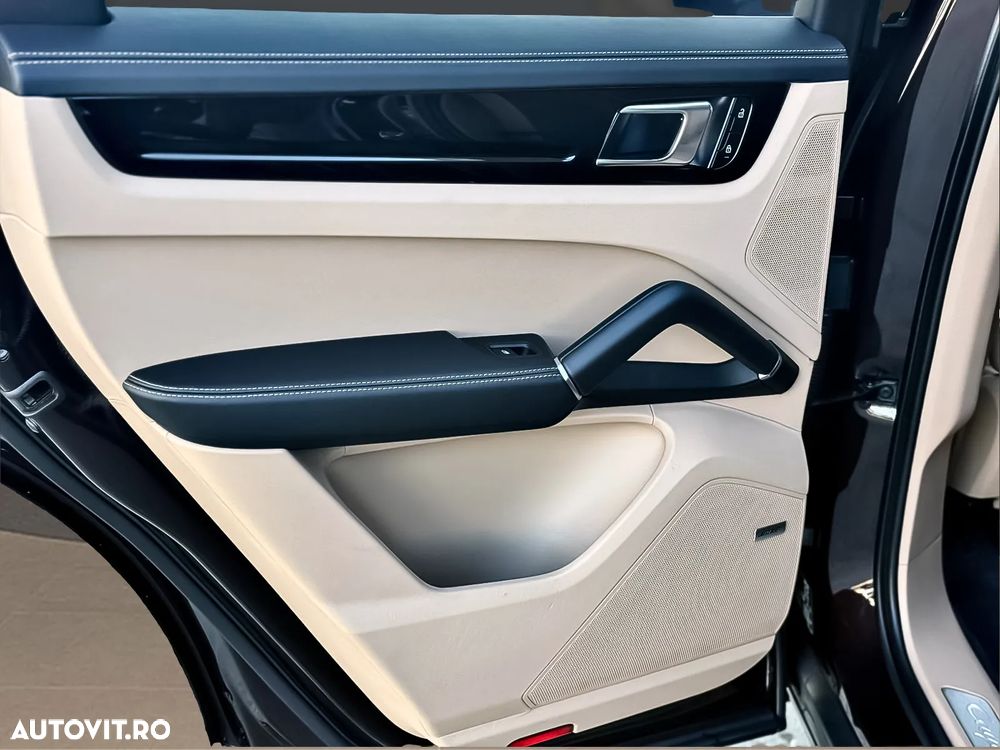 Porsche Cayenne Tiptronic S Platinum Edition - 9