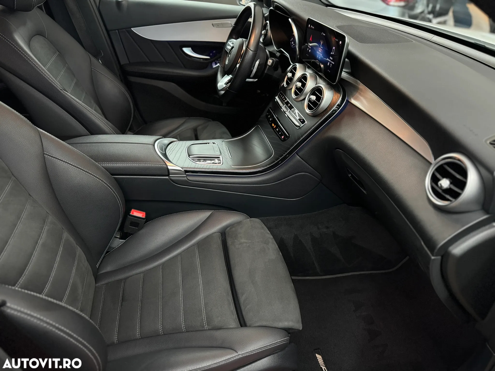 Mercedes-Benz GLC 300 e 4MATIC - 29