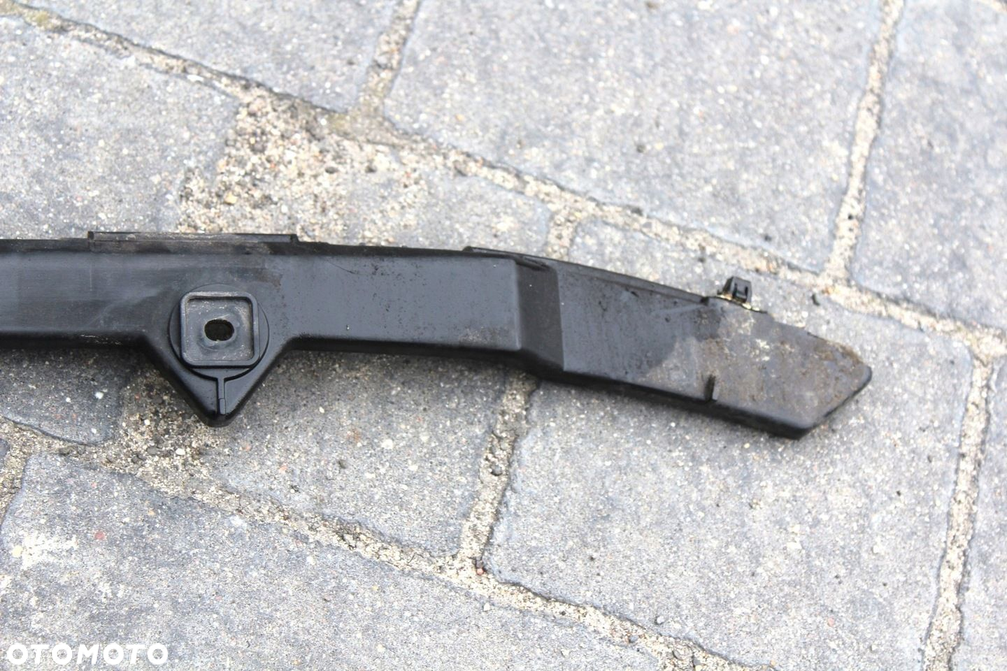 ŚLIZG ZDERZAKA LEWY TYŁ AVENSIS T25 SEDAN 52576-05030 - 5