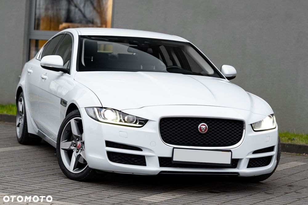 Jaguar XE - 1
