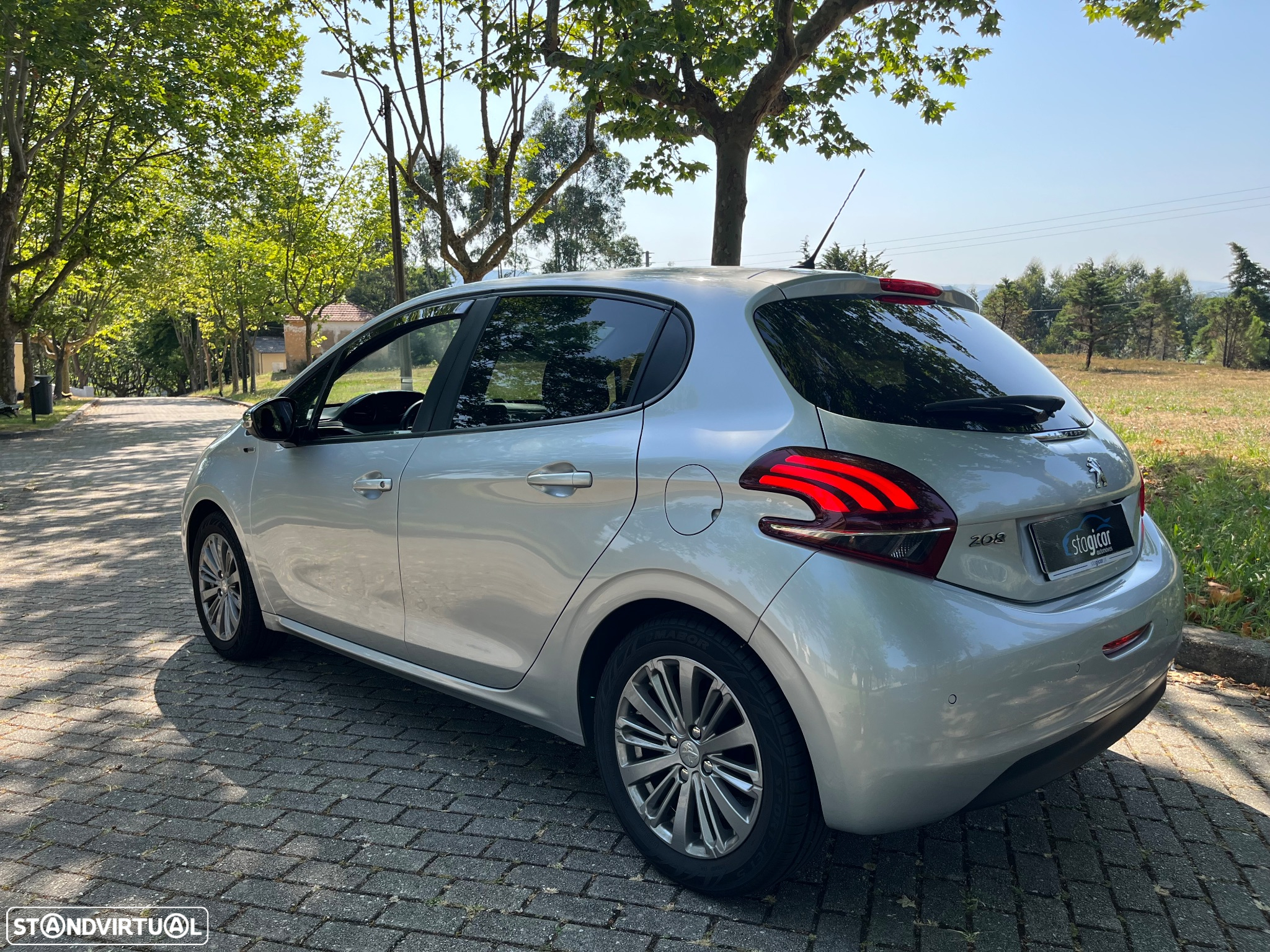 Peugeot 208 1.6 BlueHDi Style - 6